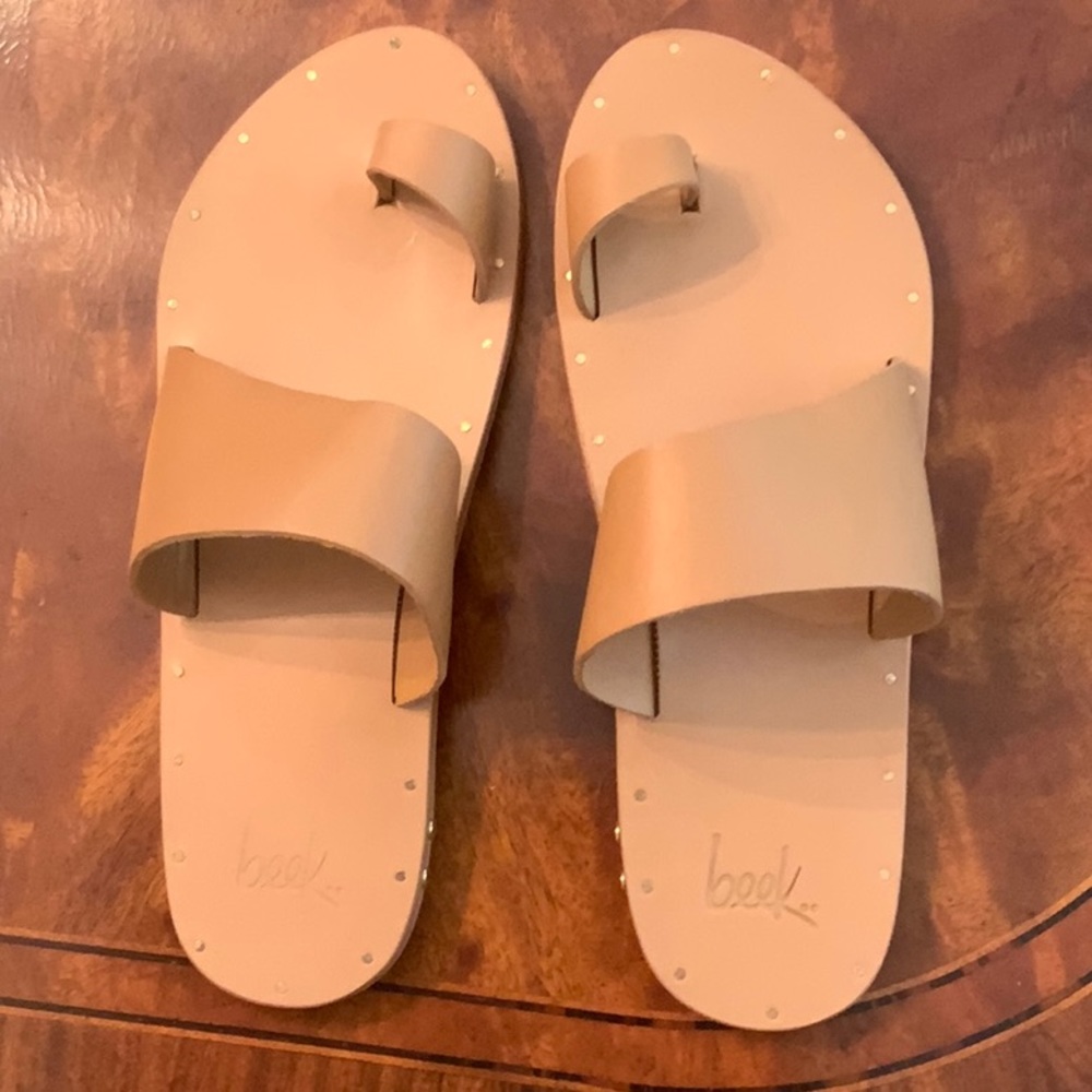 NWT Beek Finch resort sandals